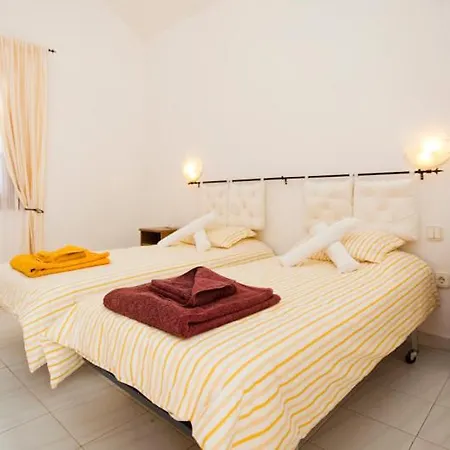 Casa Prieto - 3 Bedroom - Heated Pool And Wifi - Great For Families Vila Puerto del Carmen (Lanzarote)